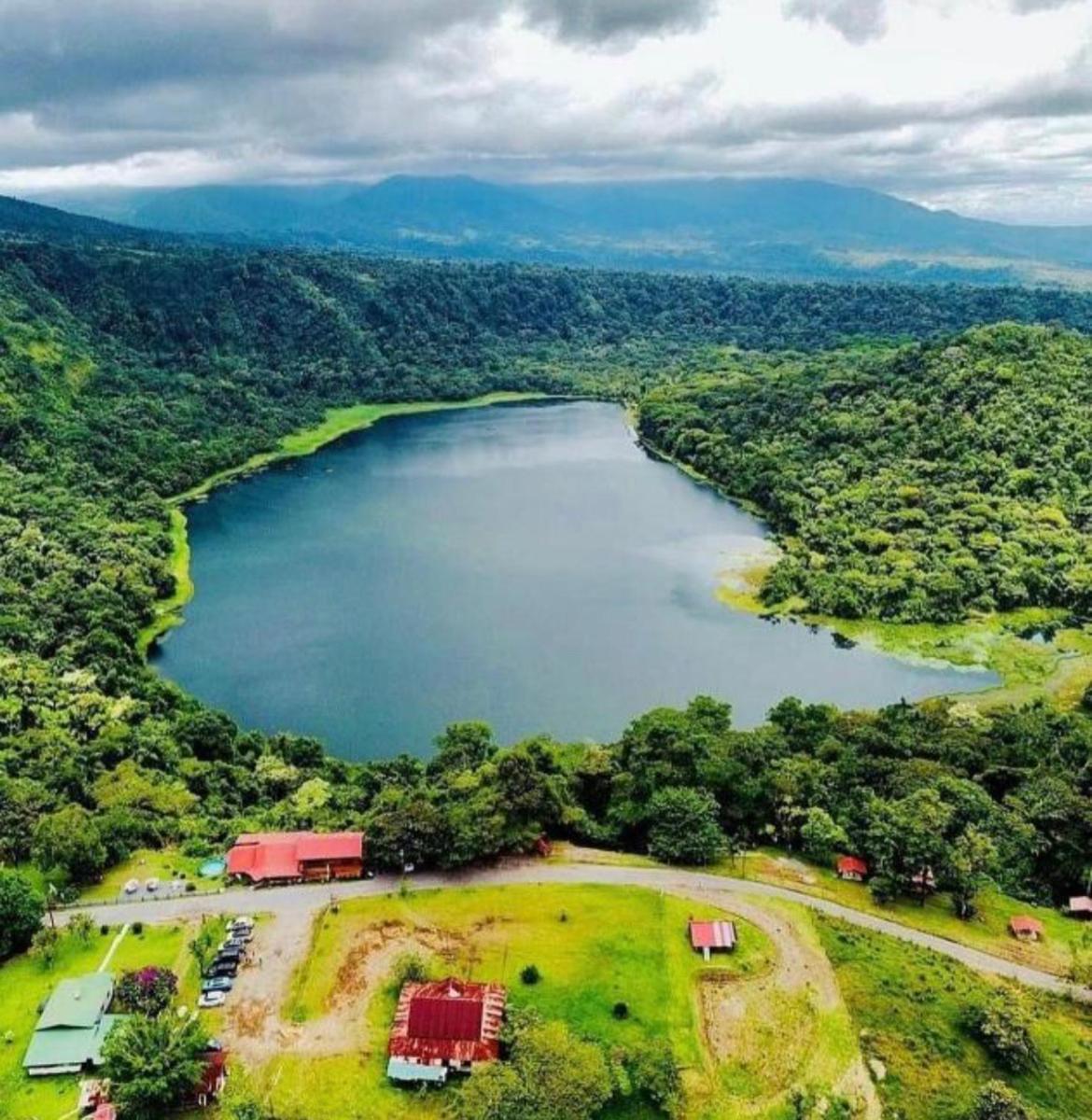 Parque Nacional Volcan Poas Abby Bajos del Tigre